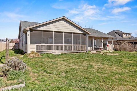 Tiny photo for 5548 Sturdivant Avenue, Klamath Falls, OR 97603 (MLS # 220217373)