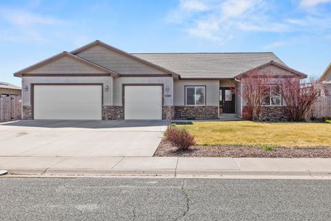Tiny photo for 5548 Sturdivant Avenue, Klamath Falls, OR 97603 (MLS # 220217373)