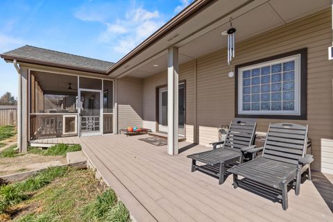 Tiny photo for 5548 Sturdivant Avenue, Klamath Falls, OR 97603 (MLS # 220217373)