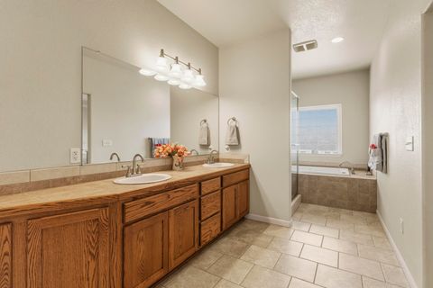 Tiny photo for 5548 Sturdivant Avenue, Klamath Falls, OR 97603 (MLS # 220217373)