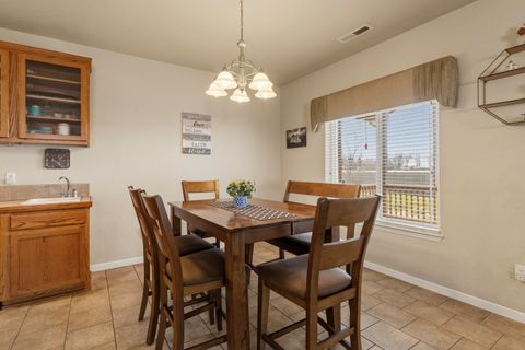 Tiny photo for 5548 Sturdivant Avenue, Klamath Falls, OR 97603 (MLS # 220217373)