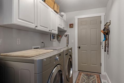 Tiny photo for 15375 Ponderosa Loop, La Pine, OR 97739 (MLS # 220218752)