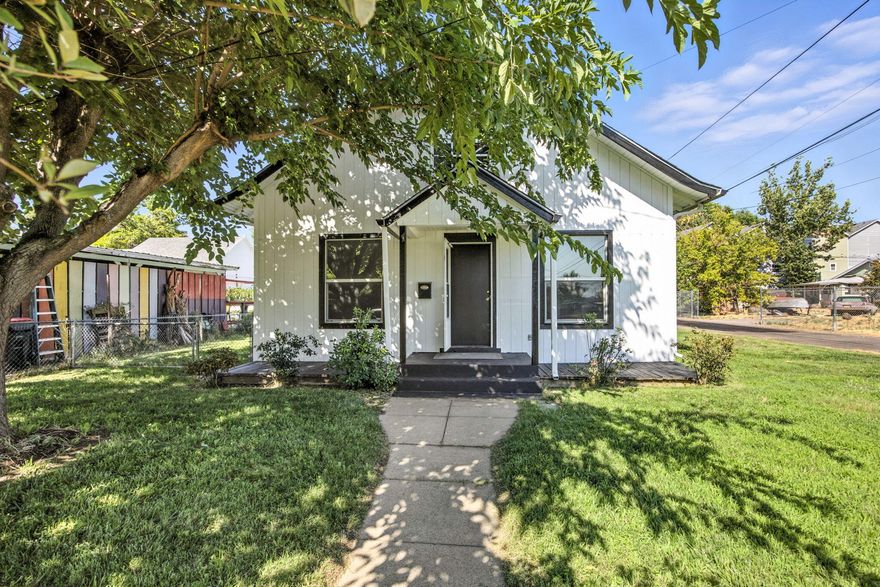 Super cute cottage with new exterior white paint with black trim. Covered porch, tall ceilings, new laminate floors throughout, new vanity and countertop in half bath. S/S appliances, new gas stove/range oven, some new cabinets, refrigerator in the updated open kitchen with eating area. Good size living room w/lg windows to bring in the light. Good size fenced backyard w/alley access.  City of Central Point said zoning allows for an ADU or 2nd small house, Buyer to do their Due Diligence to confirm.  Gas forced air heat and Central A/C.  All new interior paint and some new cabinets in kitchen.