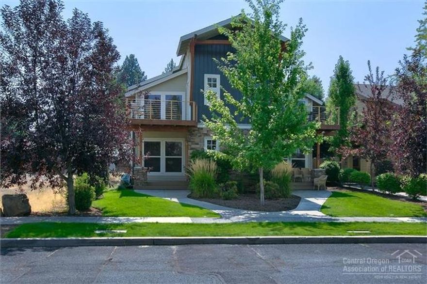 Classy custom home that offers an open floor plan&sumptuous interior appointments.You will appreciate the many gorgeous finishes including hardwood floors throughout, custom cabinetry and a gas fireplace.Located in the heart of Bend's thriving Old Mill District with shopping, dining, amphitheater,brew pubs and wine bars out your front door.You can enjoy the 20 mile Deschutes River trail system just minutes away.Exterior decking gives you room to soak up the natural beauty of the Cascade Mountains.