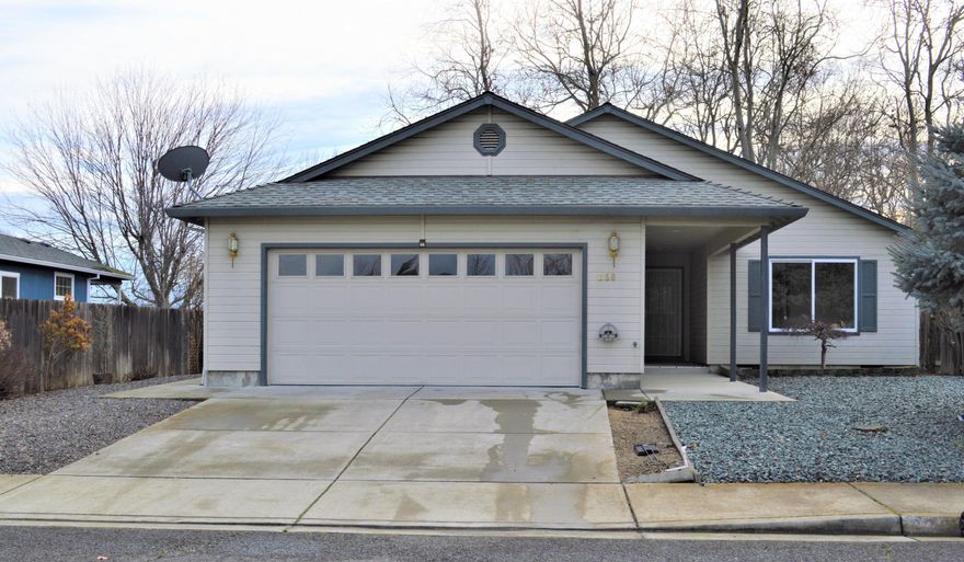 Move-in Ready! This single level one owner home offers an easy-care yard and a great floorplan. You will truly enjoy this cul-de-sac location near Colver Park! The home features a 'Roomy & Bright kitchen with lots of cabinets for storage, ample counter space, and an open concept. The great room offers tons of natural light from the wall of windows, gorgeous mountain views, vaulted ceilings & a cozy gas fireplace. The laundry/storage room is HUGE. Master Suite with a walk-in closet and two nice size guest rooms, nice backyard with storage shed. Must see!