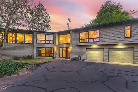 Photo of 500 NW Woodson Drive, Grants Pass, OR 97526 (MLS # 220226315)