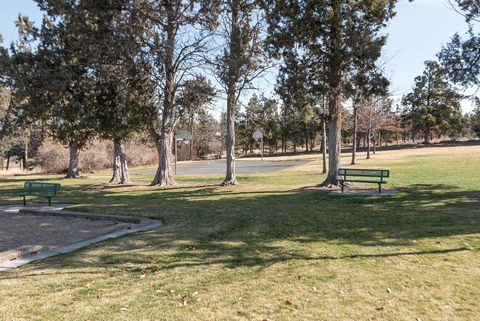 Tiny photo for 1572 NW Kingwood Avenue, Redmond, OR 97756 (MLS # 220217545)