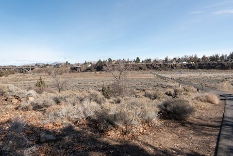 Tiny photo for 1572 NW Kingwood Avenue, Redmond, OR 97756 (MLS # 220217545)