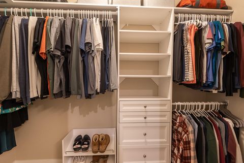 Tiny photo for 1572 NW Kingwood Avenue, Redmond, OR 97756 (MLS # 220217545)