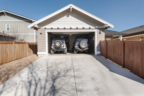 Tiny photo for 1572 NW Kingwood Avenue, Redmond, OR 97756 (MLS # 220217545)