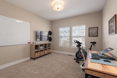 Tiny photo for 1572 NW Kingwood Avenue, Redmond, OR 97756 (MLS # 220217545)