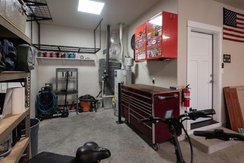 Tiny photo for 1572 NW Kingwood Avenue, Redmond, OR 97756 (MLS # 220217545)