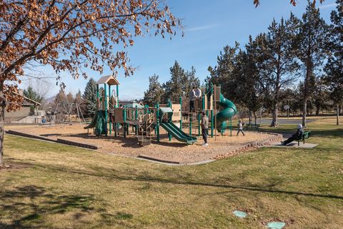 Tiny photo for 1572 NW Kingwood Avenue, Redmond, OR 97756 (MLS # 220217545)