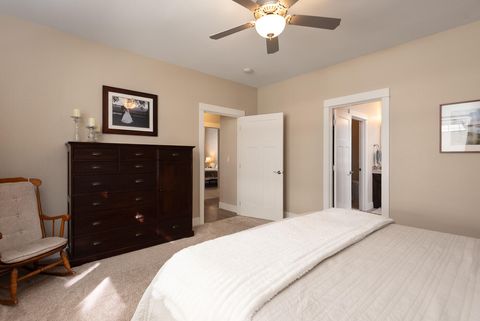 Tiny photo for 1572 NW Kingwood Avenue, Redmond, OR 97756 (MLS # 220217545)