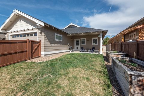 Tiny photo for 1572 NW Kingwood Avenue, Redmond, OR 97756 (MLS # 220217545)