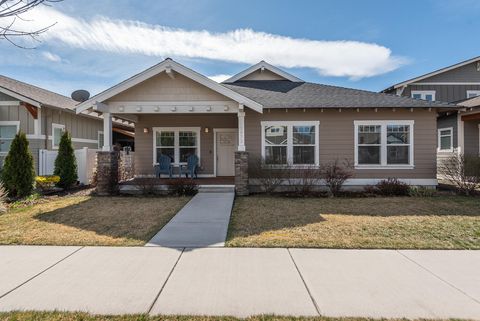 Photo of 1572 NW Kingwood Avenue, Redmond, OR 97756 (MLS # 220217545)