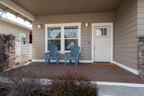 Tiny photo for 1572 NW Kingwood Avenue, Redmond, OR 97756 (MLS # 220217545)