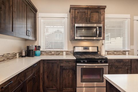 Tiny photo for 1572 NW Kingwood Avenue, Redmond, OR 97756 (MLS # 220217545)