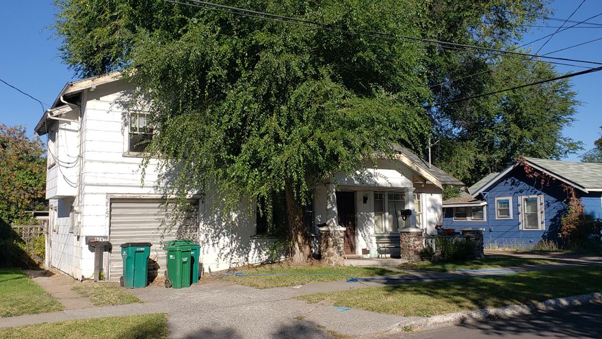 Duplex opportunity. Really cute style with great back yard area. Roof is about 1 year old.  Assessors sf does not include 288 sf of 624 1/2 rooms. Buyers should determine sf for themselves. Detached alley garage needs new roof and house garage needs new garage door. 624 is rented to long term tenant who has 90 day rights. 624 1/2 is vacant and needs refurbished.  Priced accordingly.