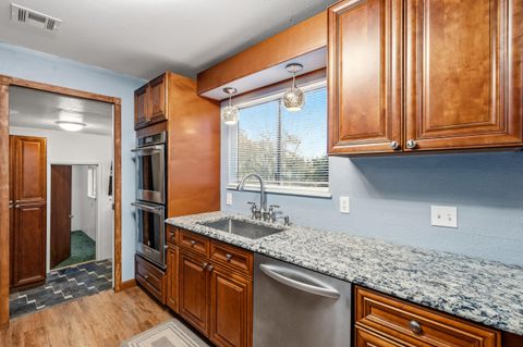 Tiny photo for 1627 Southgate Way, Grants Pass, OR 97527 (MLS # 220212558)