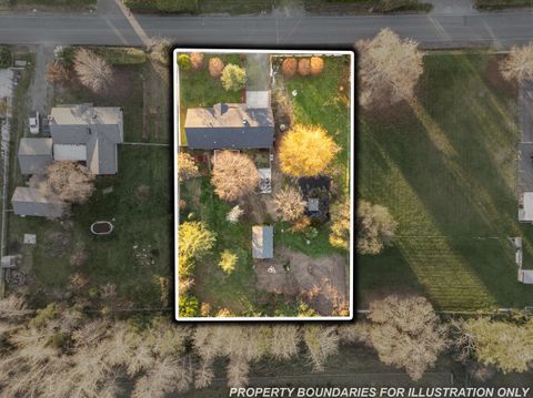 Tiny photo for 1627 Southgate Way, Grants Pass, OR 97527 (MLS # 220212558)