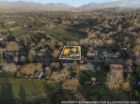 Tiny photo for 1627 Southgate Way, Grants Pass, OR 97527 (MLS # 220212558)