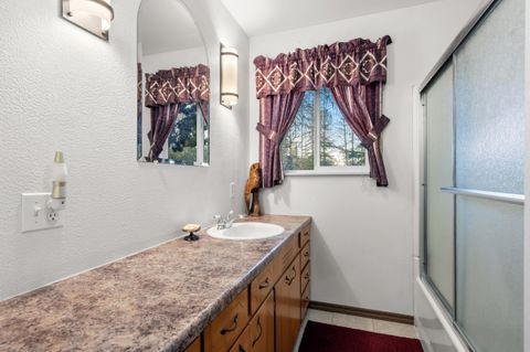 Tiny photo for 1627 Southgate Way, Grants Pass, OR 97527 (MLS # 220212558)
