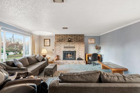 Tiny photo for 1627 Southgate Way, Grants Pass, OR 97527 (MLS # 220212558)