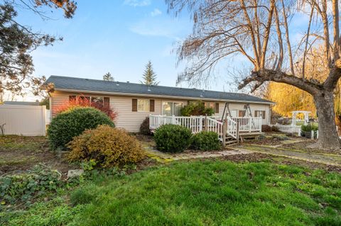 Tiny photo for 1627 Southgate Way, Grants Pass, OR 97527 (MLS # 220212558)