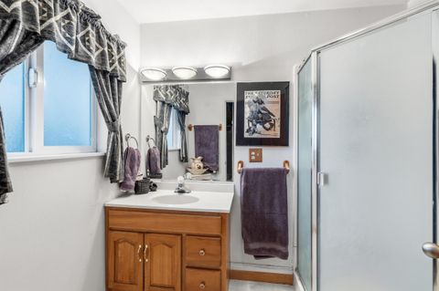 Tiny photo for 1627 Southgate Way, Grants Pass, OR 97527 (MLS # 220212558)