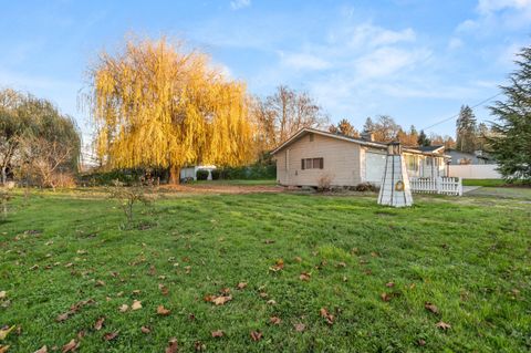 Tiny photo for 1627 Southgate Way, Grants Pass, OR 97527 (MLS # 220212558)
