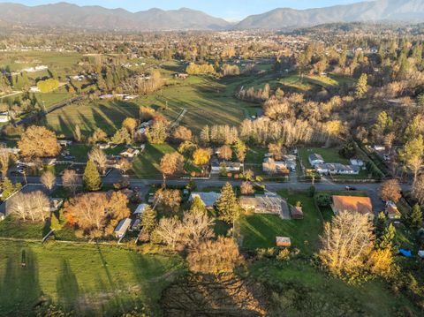 Tiny photo for 1627 Southgate Way, Grants Pass, OR 97527 (MLS # 220212558)