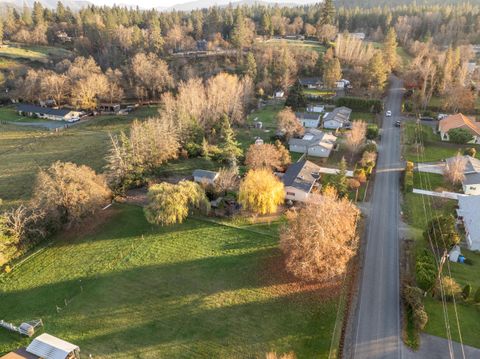 Tiny photo for 1627 Southgate Way, Grants Pass, OR 97527 (MLS # 220212558)