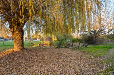 Tiny photo for 1627 Southgate Way, Grants Pass, OR 97527 (MLS # 220212558)