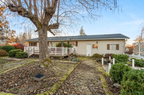 Tiny photo for 1627 Southgate Way, Grants Pass, OR 97527 (MLS # 220212558)