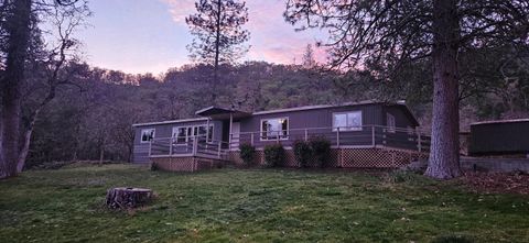 Photo of 442 Tenney Drive, Rogue River, OR 97537 (MLS # 220214371)
