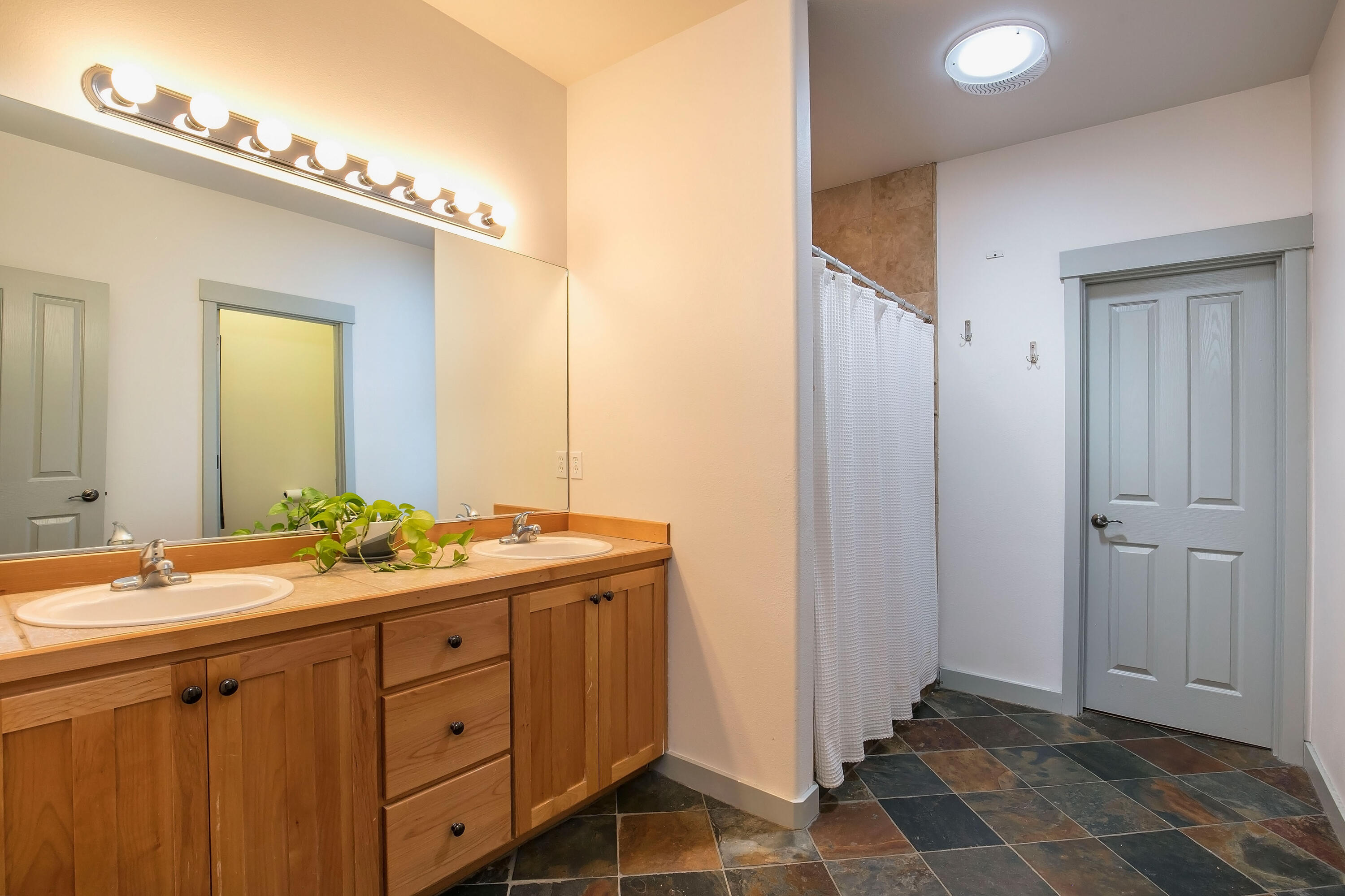 Skyliner Summit - Residential