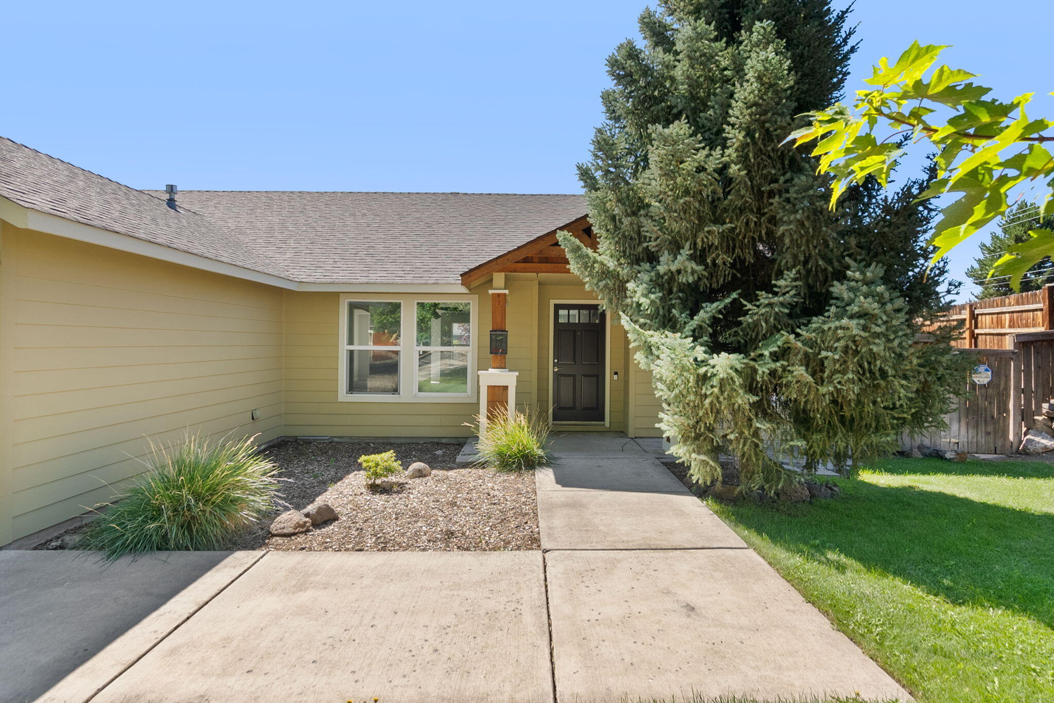 2290 SW Kalama Avenue