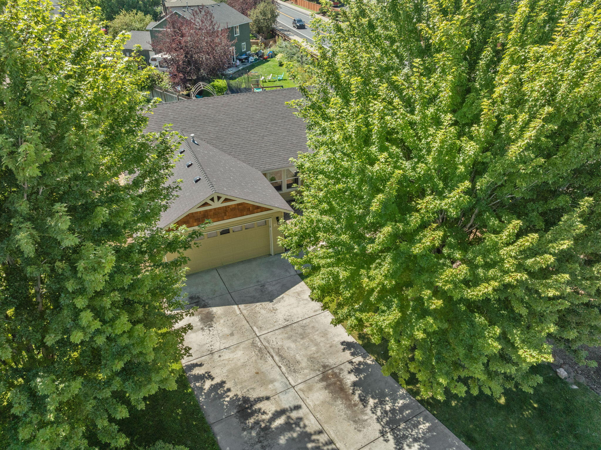 2290 SW Kalama Avenue