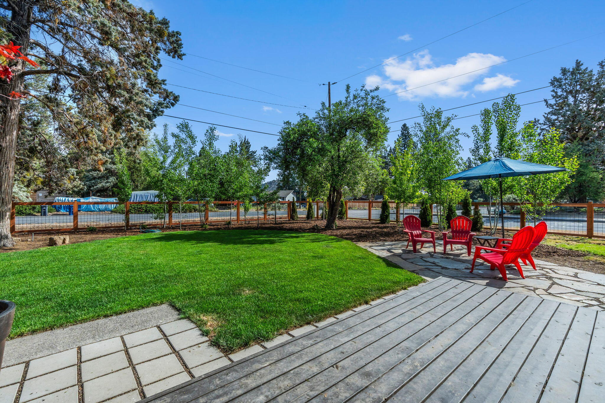 565 SE Woodland Boulevard