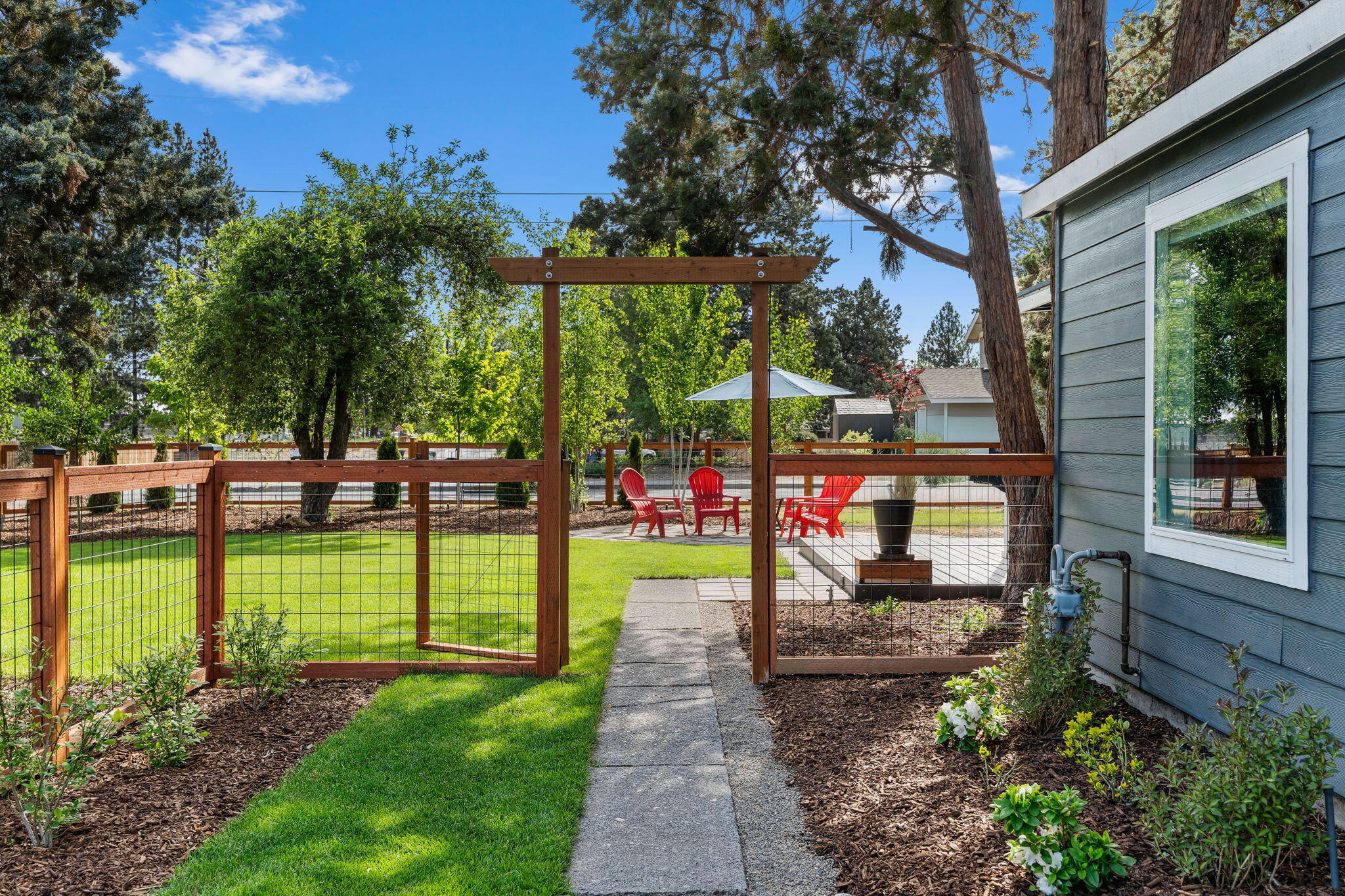 565 SE Woodland Boulevard