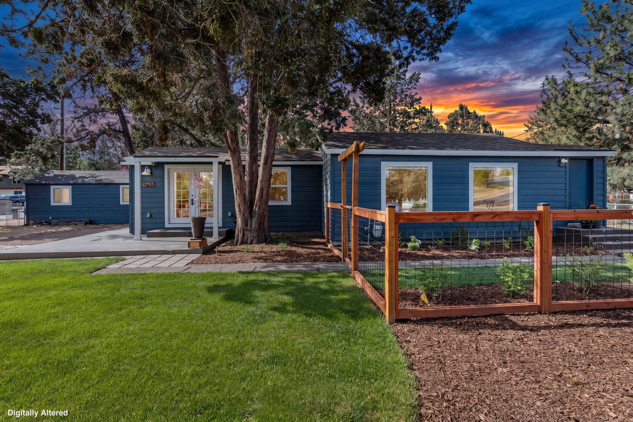 565 SE Woodland Boulevard