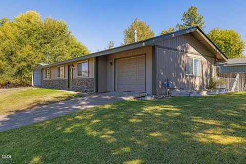 Photo of 2571 5th Avenue, Bonanza, OR 97623 (MLS # 220229453)