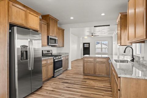 Tiny photo for 734 Dahl Place #16, Medford, OR 97501 (MLS # 220219240)