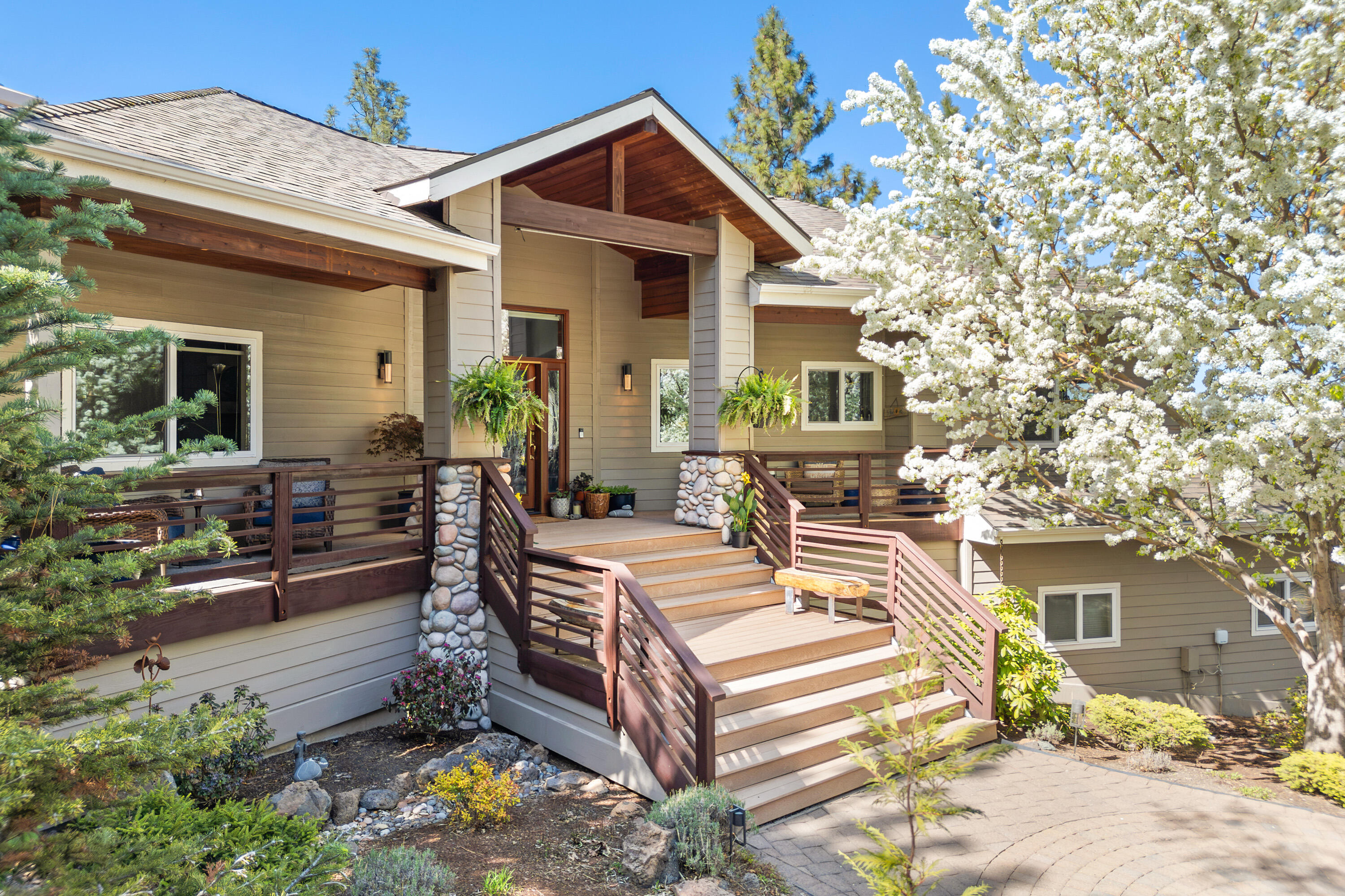 3391 NW Panorama Drive