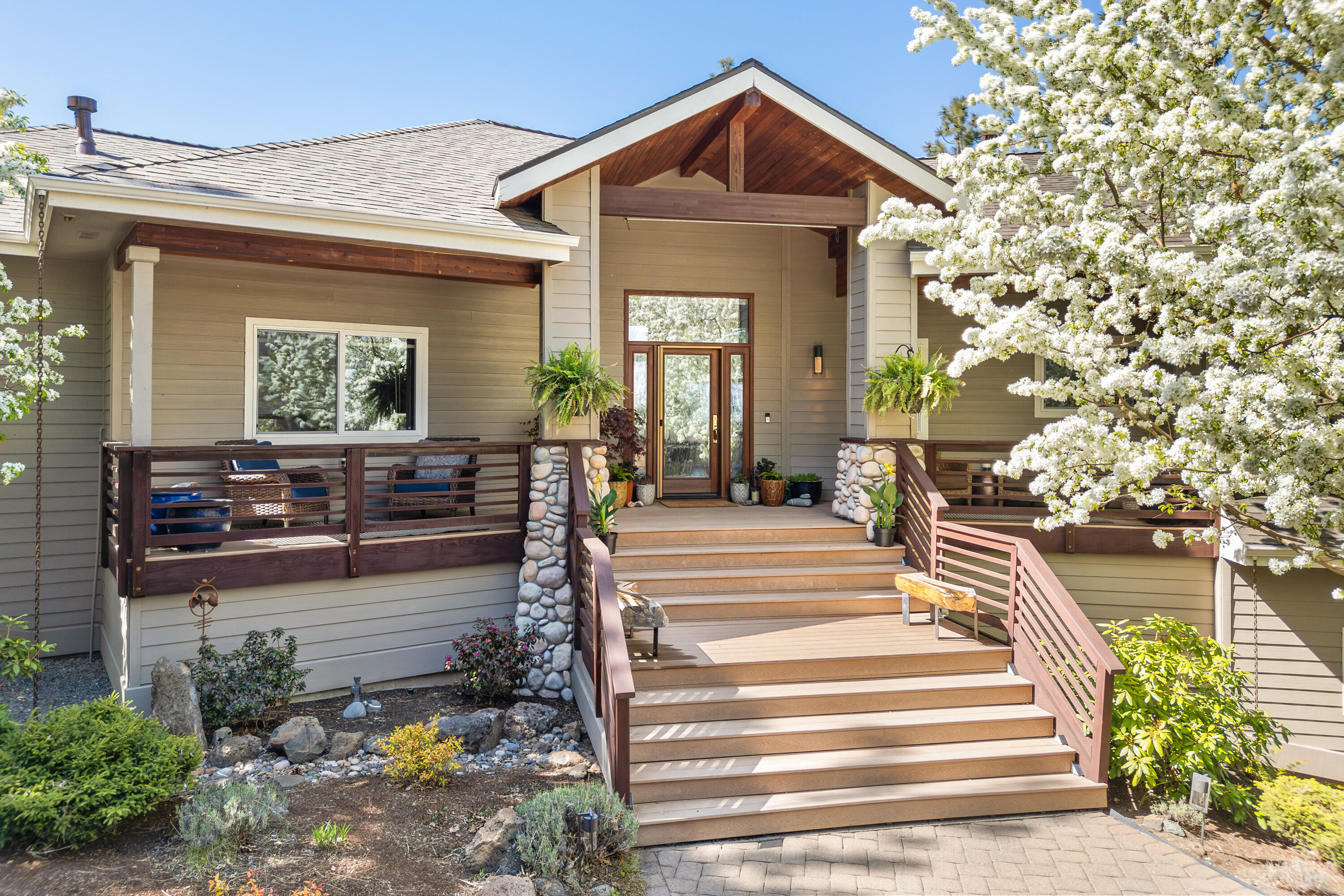 3391 NW Panorama Drive