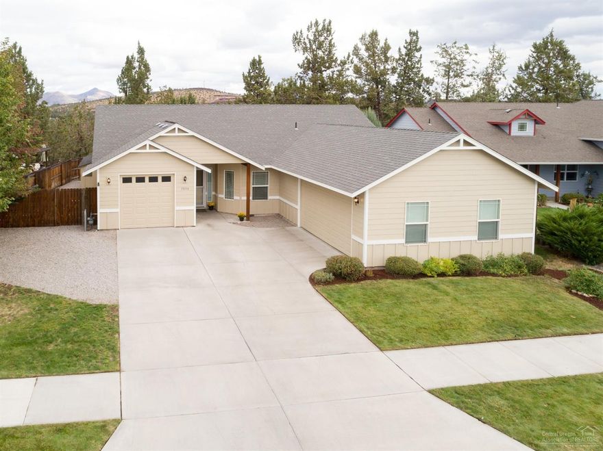 Outstanding location on the Dry Canyon Rim! Move in Ready! Very clean & attractive--3 bedroom, 2 bath w/ den, triple car garage, family rm & living room and a private location w/additional room to park a boat or RV. Landscaped backyard has a pergola, additional storage, fenced yard, and a courtyard for added privacy. Gas heating & AC with gas fireplace, vaulted ceilings & newer exterior paint make this a great place to call home! Call today for your appointment!