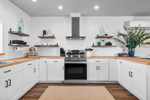 Tiny photo for 9568 SW Scout Camp Trail, Terrebonne, OR 97760 (MLS # 220219411)