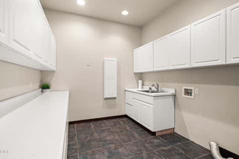 Tiny photo for 938 St Andrews Way, Eagle Point, OR 97524 (MLS # 220226838)