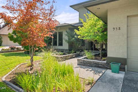 Tiny photo for 938 St Andrews Way, Eagle Point, OR 97524 (MLS # 220226838)